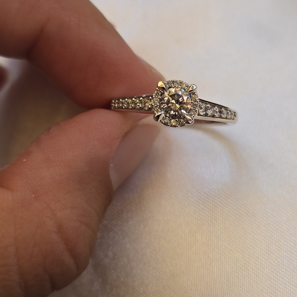 14k solid white gold diamond solitaire - Picture 2 of 4